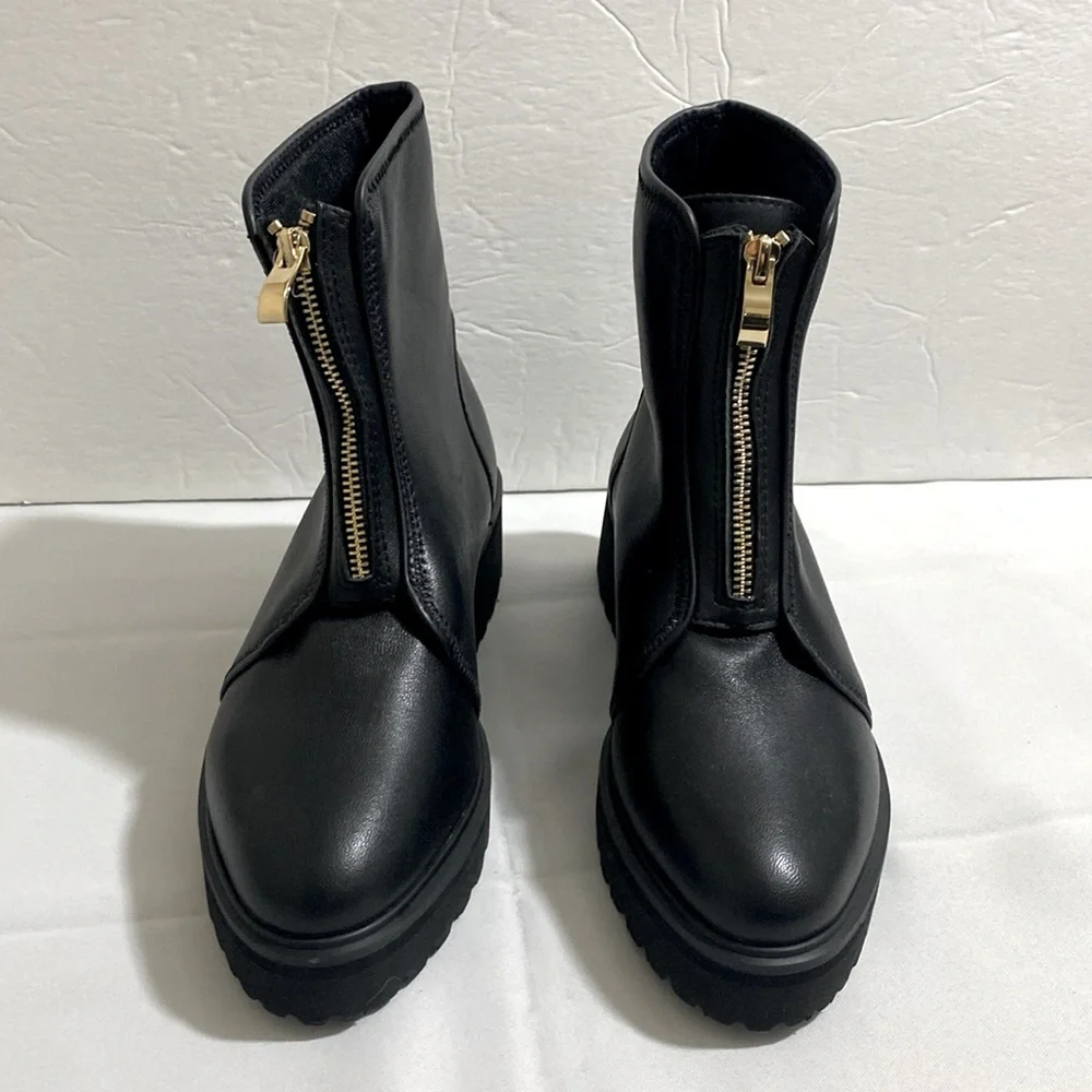 NWOB ALL BLACK Women's Black Leather Ankle Boots w Zippers Size 39